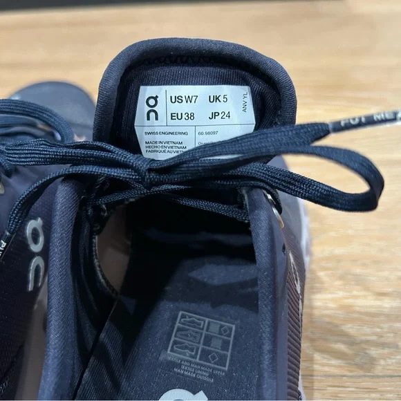 On Cloud X women’s size 7 - Picture 8 of 8